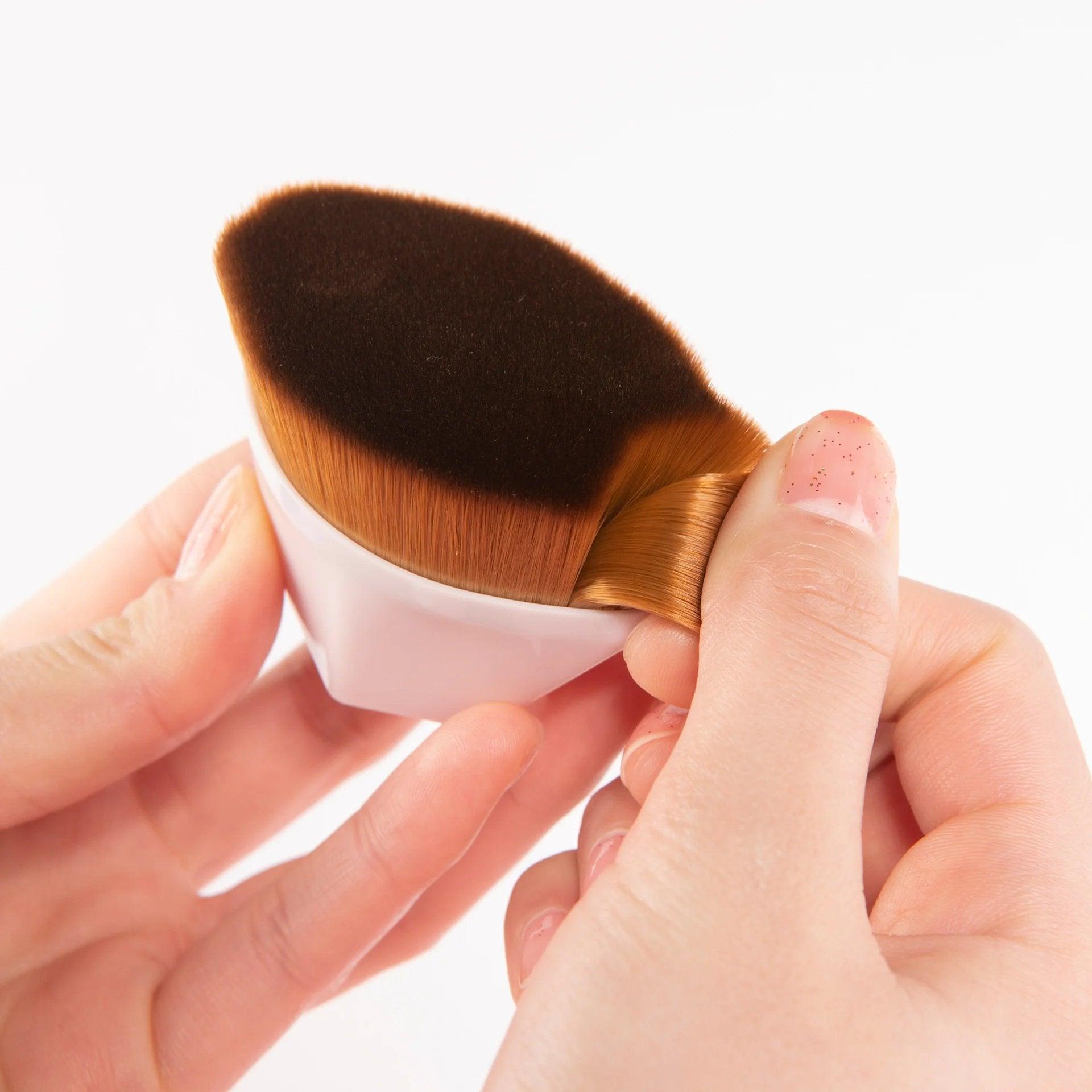 Flat TopMakeup Brush with Bonus Case - dressowy