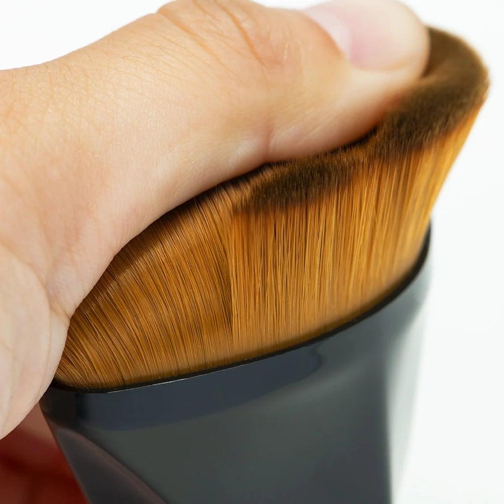 Flat TopMakeup Brush with Bonus Case - dressowy
